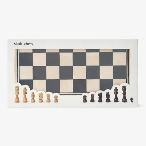 [0200030108978] Wooden Chess Set